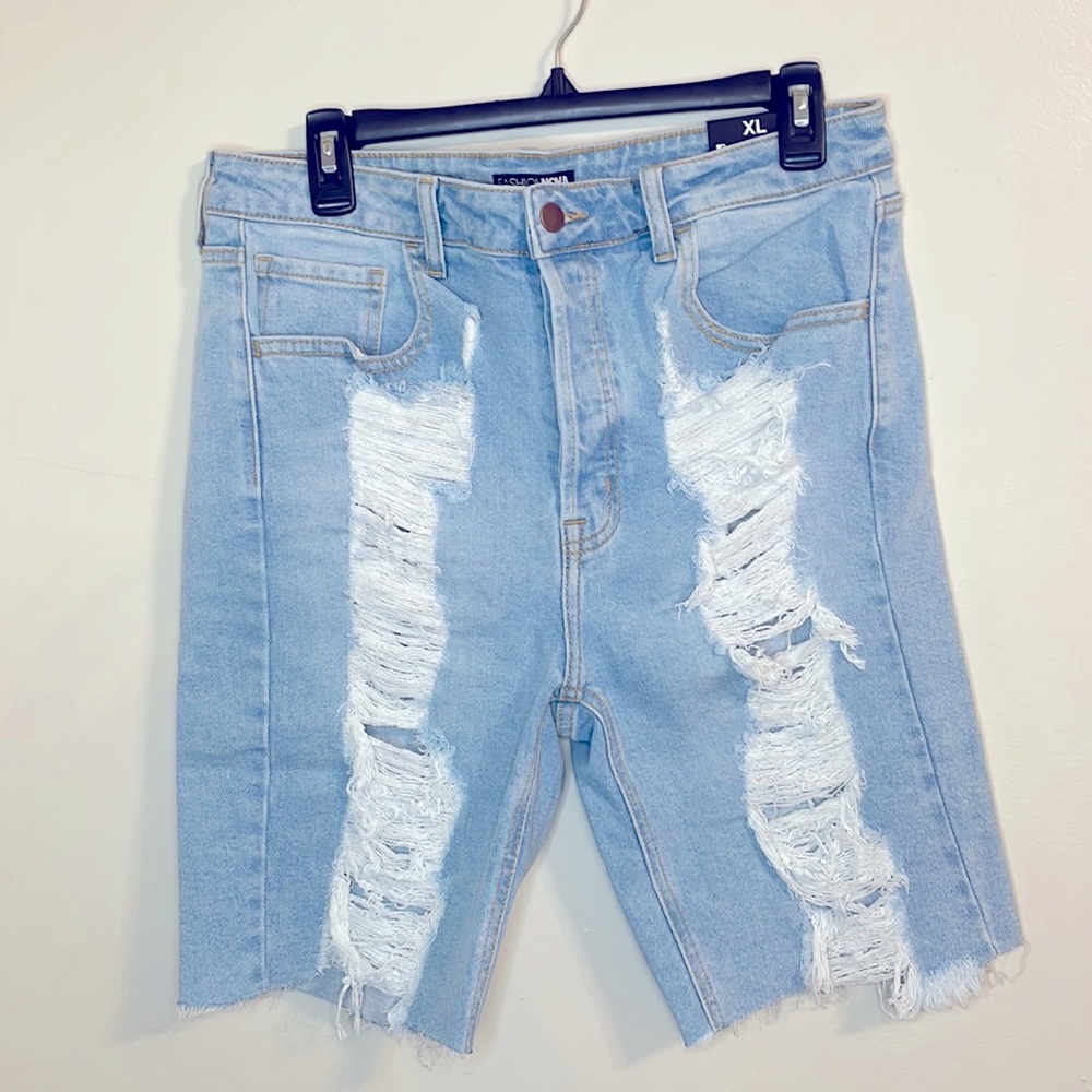 Stay on Track Destroyed Denim Bermudas Women’s Size XL